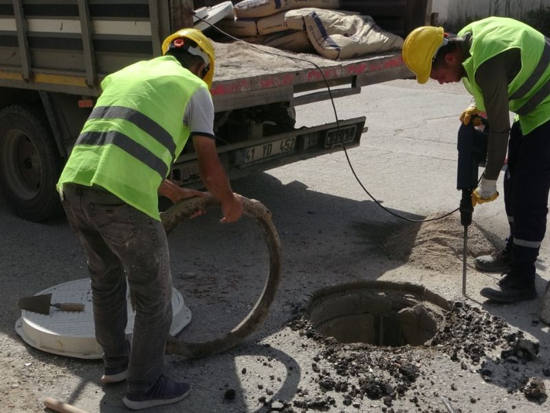 Bỏ sót phần thoát nước phụ quanh nắp hố